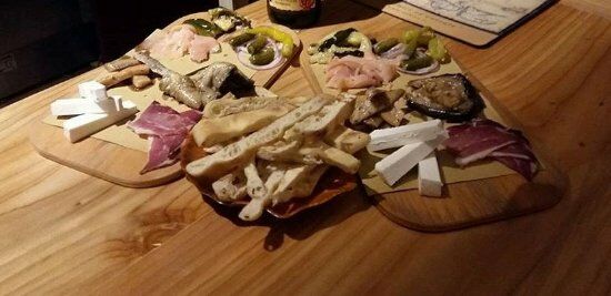 Falls Road italian & Irish Pub